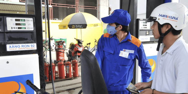 Giá xăng dầu đã hạ 8.280-18.091 đồng/lít từ đỉnh, nhập khẩu tăng đột biến