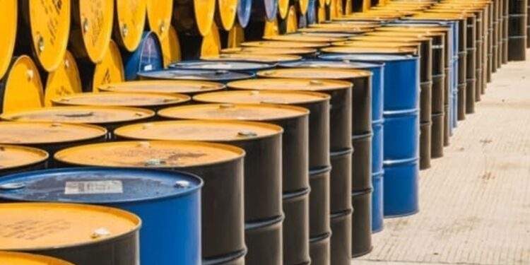 Giá xăng dầu tăng, Việt Nam đối mặt thách thức năng lượng cấp bách