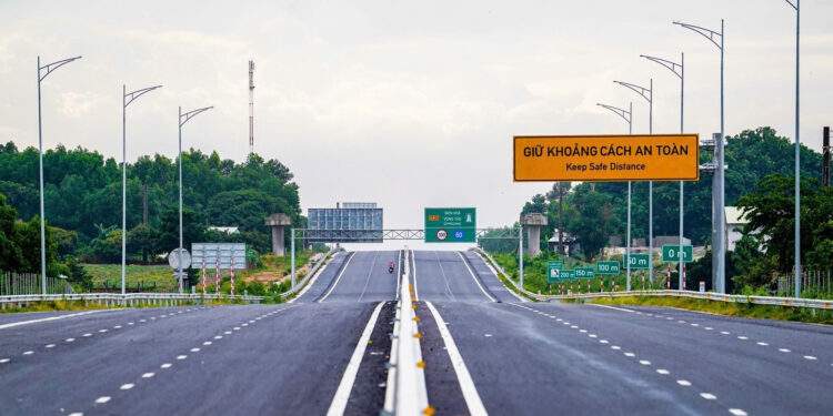 Hạ tầng giao thông đồng bộ