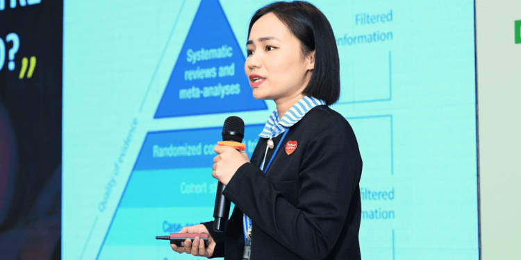 Kiểm soát cận thị trên lâm sàng