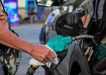 Lao dốc sau tuyên bố của Mỹ