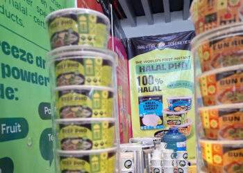 Lịch làm việc 'kỳ lạ' tại quốc gia Hồi giáo, cảnh giác với ‘hợp đồng nhân đạo'