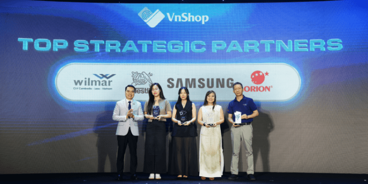 Loạt thương hiệu được vinh danh tại sự kiện VnShop, nền tảng phát triển hướng tới sự an tâm