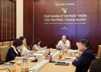 Ông Trần Hữu Linh, Cục trưởng Cục Quản lý và Phát triển thị trường trong nước phát biểu tại hội thảo.