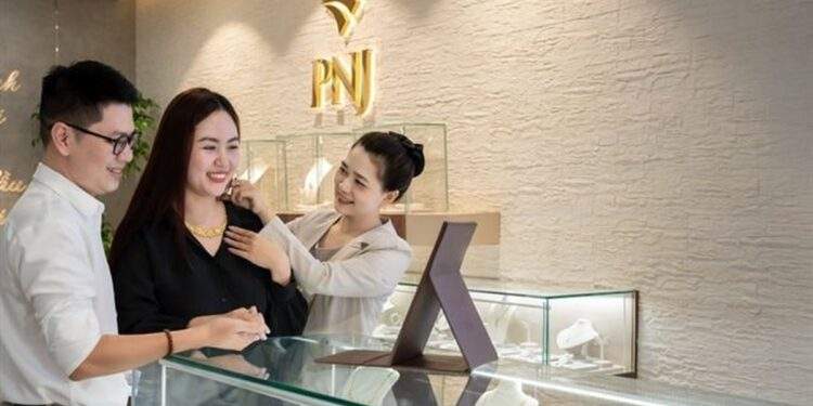 Mỗi người Việt chỉ mua 0,1 gram vàng trang sức trong năm 2025, bằng 1/10 Singapore, 1/3 Malaysia