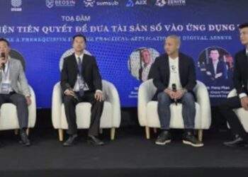 Các chuyên gia chia sẻ tại buổi ra mắt Nền tảng DataX tại Đà Nẵng.