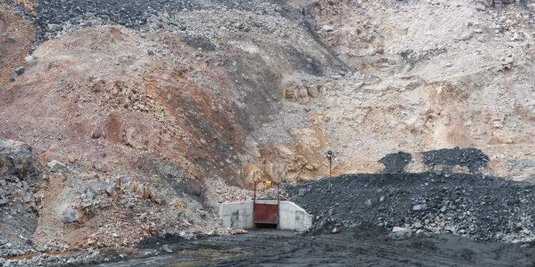 Ngành than ứng phó với áp lực chi phí, giữ ổn định sản xuất quý 1