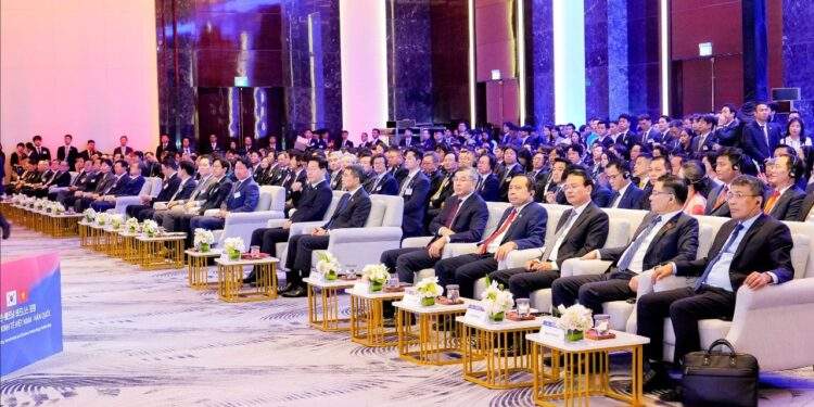 Dự diễn đàn có Tổng thống Hàn Quốc Lee Jae Myung, cùng đại biểu cấp cao hai nước và các doanh nghiệp hàng đầu đến từ hai quốc gia. Ảnh: Phạm Bằng