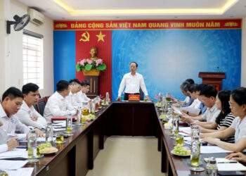 Quang cảnh buổi làm việc