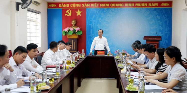 Quang cảnh buổi làm việc