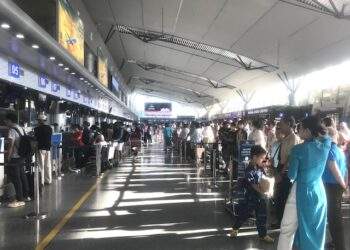 Khách đến Đà Nẵng và các tỉnh lân cận qua sân bay quốc tế Đà Nẵng ngày càng đông. Ảnh Ngô Anh Văn