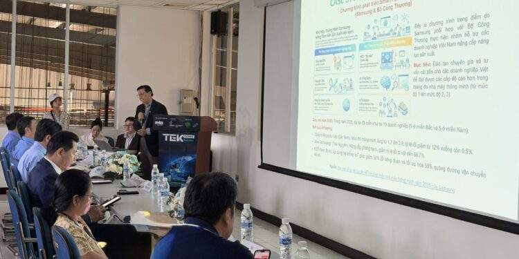 PGS. TS Lê Hoài Quốc chia sẻ tại tọa đàm: “Tự động  hóa nhà máy trong chuỗi cung ứng sản xuất: Cơ hội và Thách thức cho doanh nghiệp Việt Nam”.