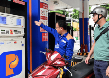 Nhập khẩu xăng dầu tháng 3 tăng đột biến, Bộ Công Thương báo tin vui mới