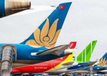 Nhiên liệu bay bảo đảm hết tháng 4, đang nghiên cứu, đánh giá việc tăng trần vé máy bay