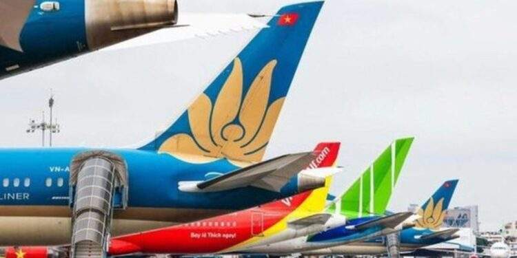 Nhiên liệu bay bảo đảm hết tháng 4, đang nghiên cứu, đánh giá việc tăng trần vé máy bay