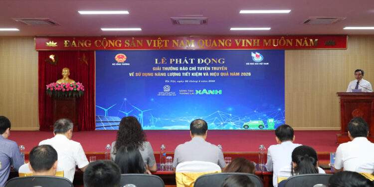 Nhà báo Nguyễn Đức Lợi, Phó Chủ tịch Thường trực Hội Nhà báo Việt Nam phát biểu tại buổi lễ.