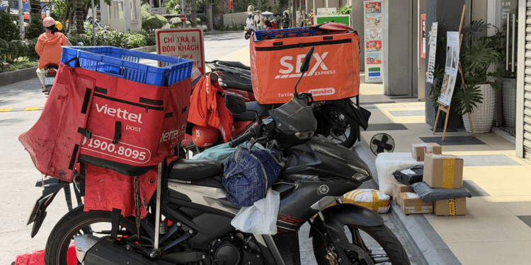 Phí giao hàng chỗ tăng, chỗ giảm