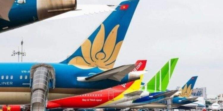 Rising fuel costs disrupt flight plans, squeeze airline earnings