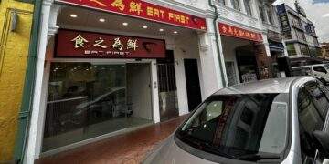 Singapore restaurant hit with one-star reviews for charging family $1.5 for outside drinks