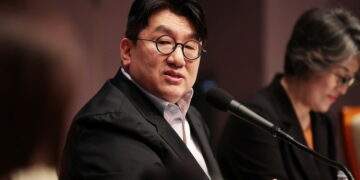 South Korea police seek detention warrant for BTS agency's billionaire founder Bang Si-hyuk