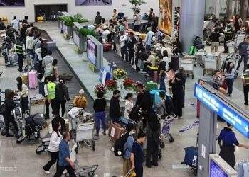 Tan Son Nhat airport braces for holiday surge with 750 flights daily