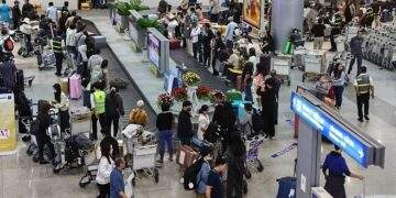 Tan Son Nhat airport braces for holiday surge with 750 flights daily