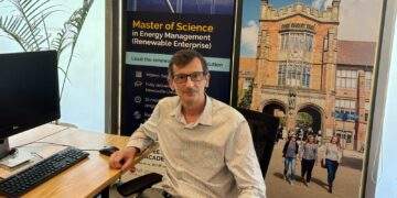 Ông Duncan Rayner nhấn mạnh yêu cầu phát triển kỹ năng trong bối cảnh ngành năng lượng đang chuyển đổi. Ảnh: Newcastle University