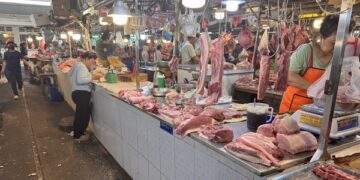 Tiếp tục giảm ở chợ đầu mối