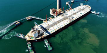 Trung Quốc tăng tốc tích trữ dầu như thế nào?