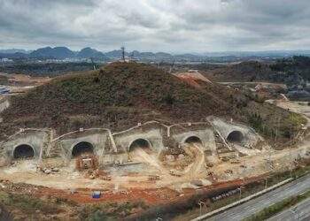 Vào năm 2018, Tencent đã xây dựng hầm trung tâm dữ liệu ở thành phố Quý Dương, phía nam tỉnh Quý Châu.