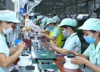 Việt Nam không thể mãi làm gia công giá rẻ