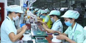 Việt Nam không thể mãi làm gia công giá rẻ