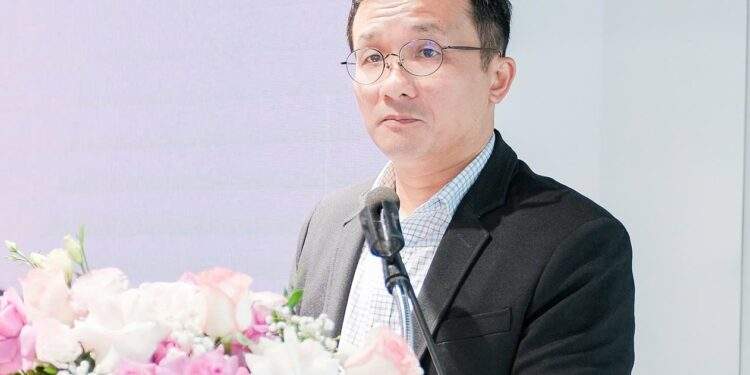 Ông Nguyễn Quốc Hưng, Phó Chủ tịch Mạng lưới Công nghệ lượng tử Việt Nam (VnQuantum), Viện trưởng Viện Công nghệ Lượng tử, Đại học Quốc gia Hà Nội. 