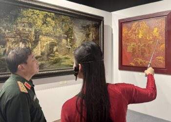 Vietnam Military History Museum holds lacquer painting exhibition marking national milestones