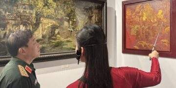 Vietnam Military History Museum holds lacquer painting exhibition marking national milestones