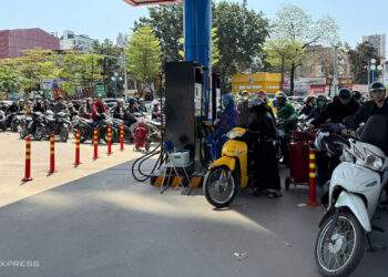 Vietnam cuts all fuel taxes to zero through June