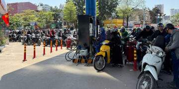 Vietnam cuts all fuel taxes to zero through June