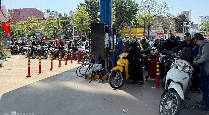 Vietnam cuts all fuel taxes to zero through June