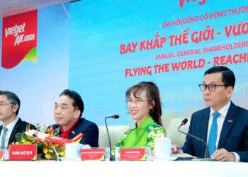 tiếp tục mở rộng mạng bay quốc tế, thu hút vốn ngoại