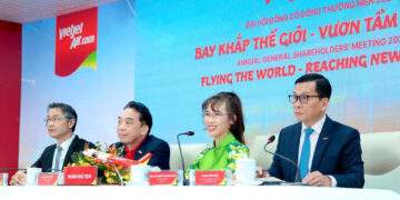 tiếp tục mở rộng mạng bay quốc tế, thu hút vốn ngoại