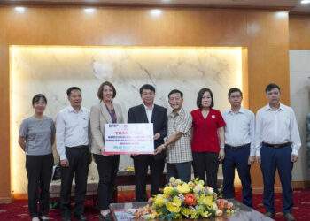 Trao tặng khoản viện trợ không hoàn lại Ứng phó khẩn cấp và phục hồi sớm bao trùm cho Thái Nguyên. Ảnh do UNDP cung cấp. 