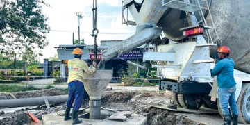 Thi công tuyến đường tỉnh 917 - Ảnh: Anh Khoa/Báo Cần Thơ