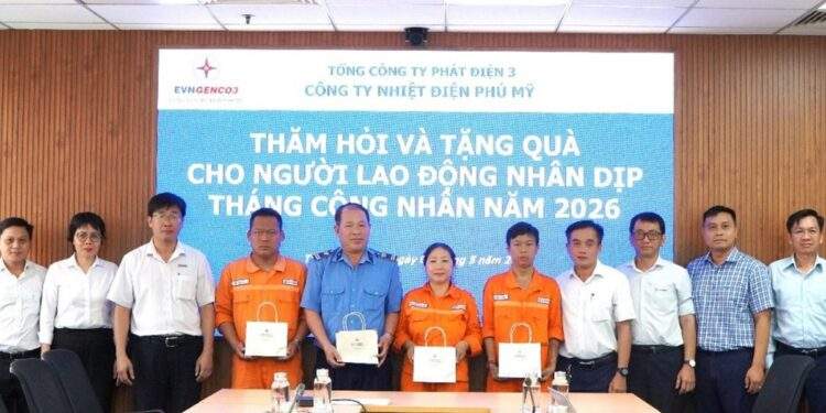 Công đoàn Nhiệt điện Phú Mỹ thăm, tặng quà người lao động dịp Tháng Công nhân 2026