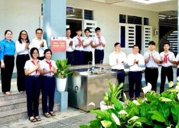 Công ty EPS bàn giao công trình thanh niên 'Nước sạch cho em'
