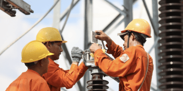 Điện giờ cao điểm đắt gấp gần 3 lần; điều hòa giá rẻ có tiết kiệm điện?