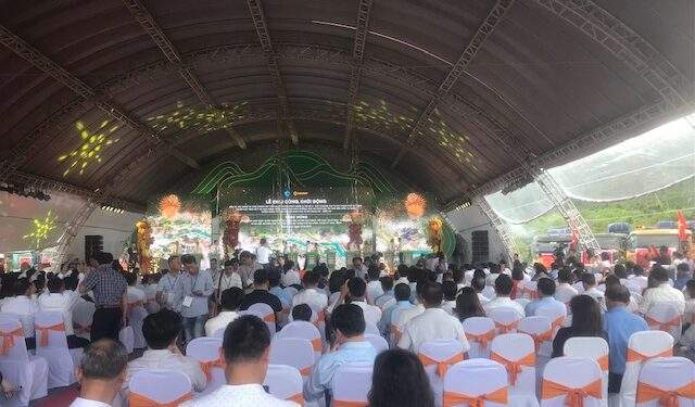 Toàn cảnh buổi khởi dông-khởi động vị trí số 5, Khu Thương mại tự do Đà Nẵng. Ảnh Ngô Anh Văn