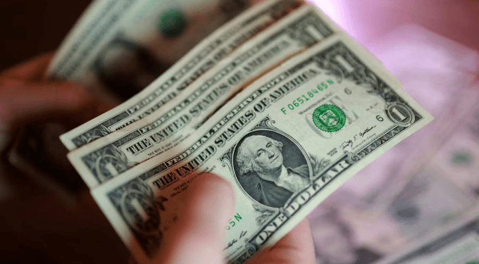 Dollar dips against dong on black market