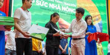 “Tiếp sức nhà nông” của GREENFEED trao vốn vay cho bà con nông dân tại Thanh Hóa. Ảnh: GREENFEED.