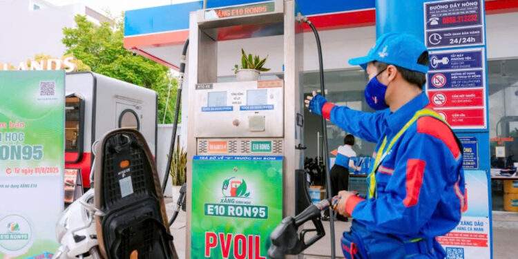 Giữa tháng 5, PVOIL bán xăng sinh học E10 trên toàn quốc