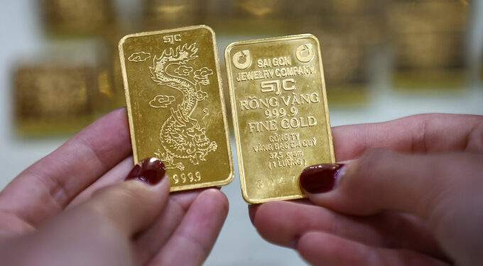 Gold prices continue to fall